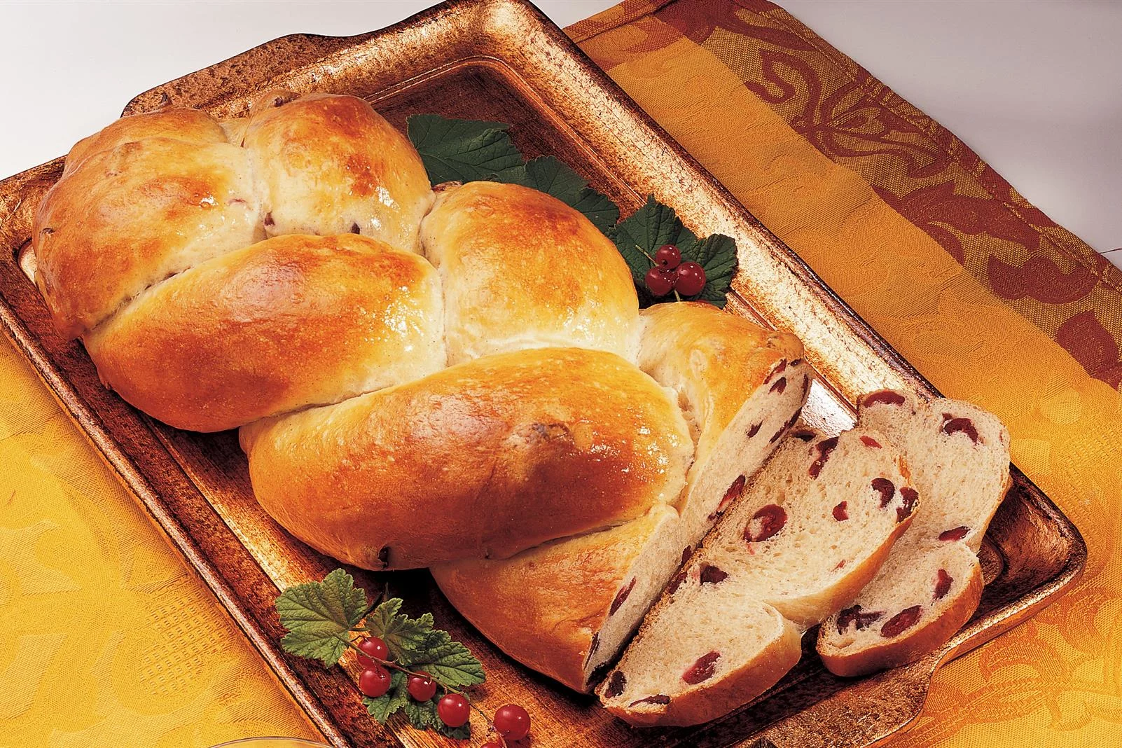 Pain Challah à  la cannelle et aux cranberries