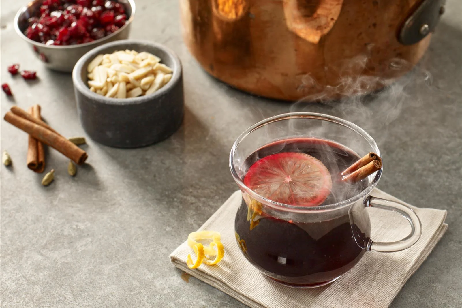 Wassail chaud aux cranberries